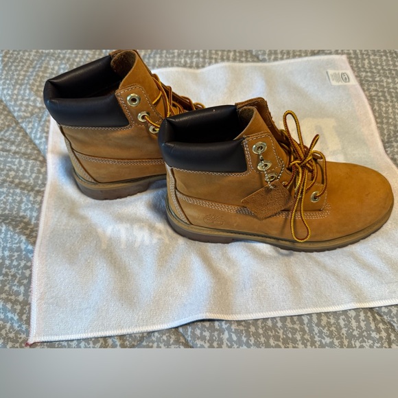 Timberland Brown Leather Boots with Black Accents - Picture 1 of 3